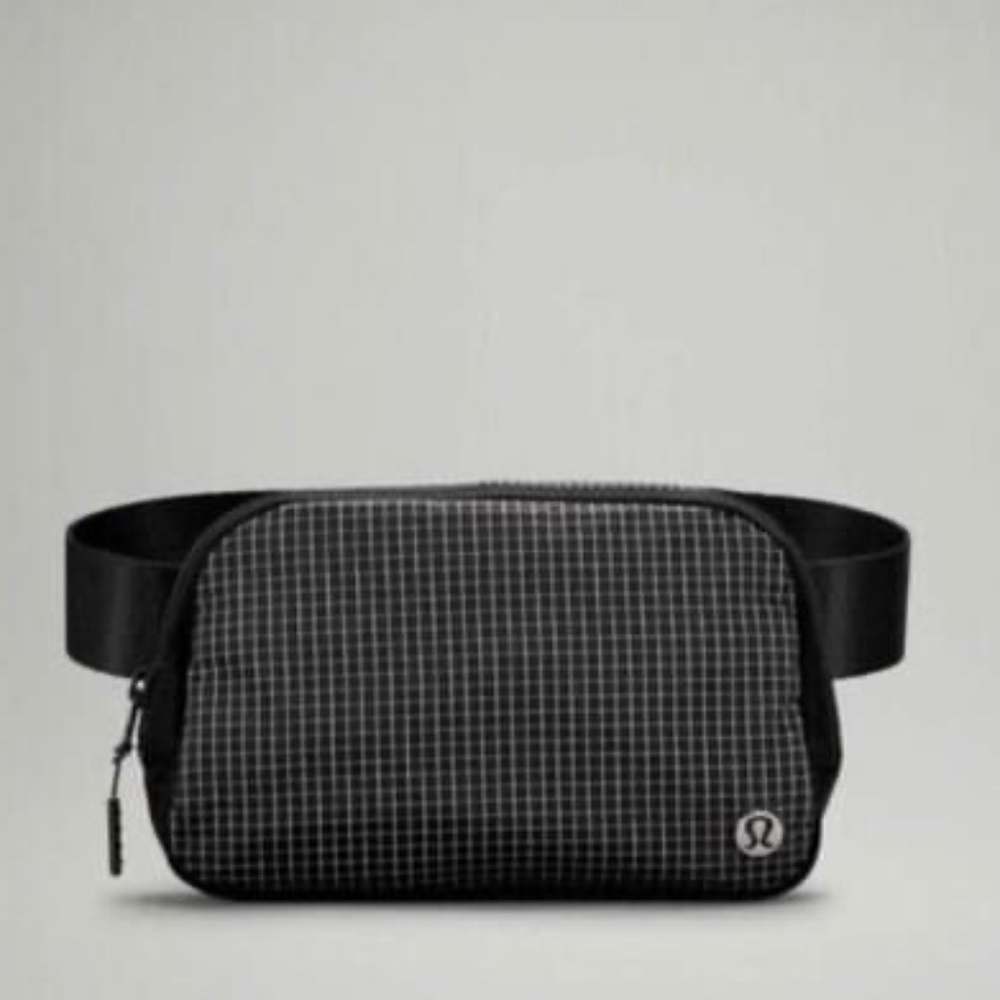 OG lululemon black/white grid belt bag - NWT